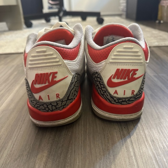 Fire red Jordan 3s Authentic - Picture 5 of 11